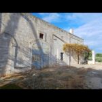 Savelletri di Fasano — Antica masseria lato mare con terrazzo vista Adriatico, due lamie e 36.000 mq di ulivi secolari e agrumeto.