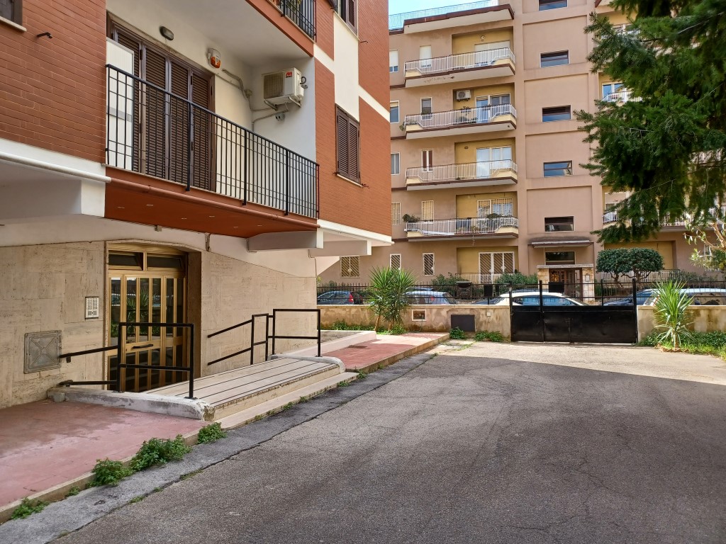Foto di Appartamento a Bari, riferimento 816