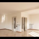 Bari, Lungomare — Sette vani signorili con salone triplo, tripla esposizione e balconi. 232 mq a due passi dal mare.