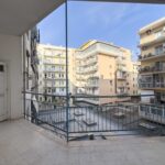 Bari, Lungomare — Sette vani signorili con salone triplo, tripla esposizione e balconi. 232 mq a due passi dal mare.